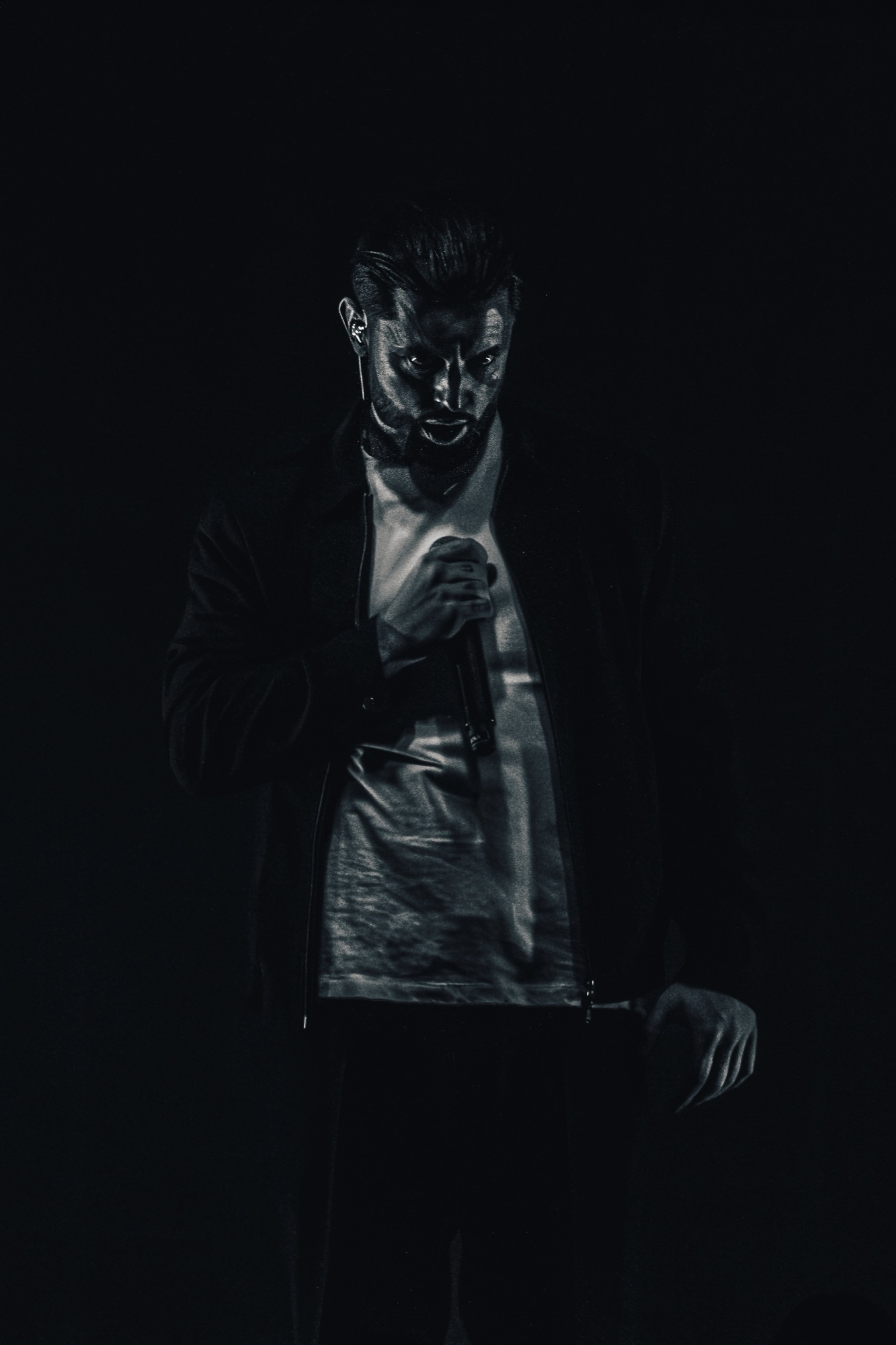 Konzertfoto: Bausa live auf der Bühne